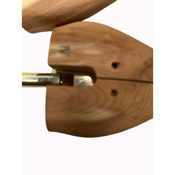 Dillard’s Women’s  Sz M Cedar Wood Shoe Trees Keepers Storage Accessoriess #5 - Picture 5 of 5